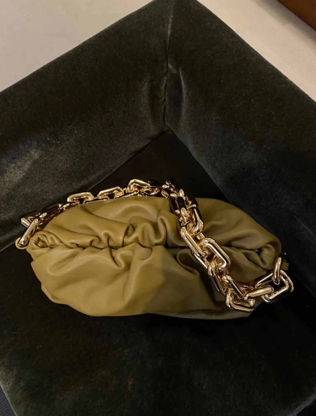 The texture of THE CHAIN ​​POUCH is really good! This temperament is really A, really sassy!